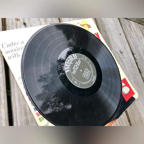 VINTAGE Childrens Vinyl Record Kids Stories Under Magic Mushroom Little VW Bus - Picture 6 of 9